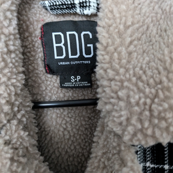 Urban OutfittersFlannel SherpaBomber Jacket - Picture 4 of 7